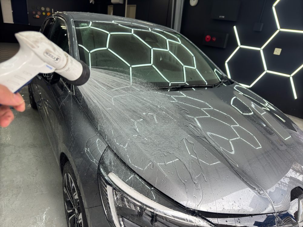 ルノー ルーテシア 純水洗車 純水