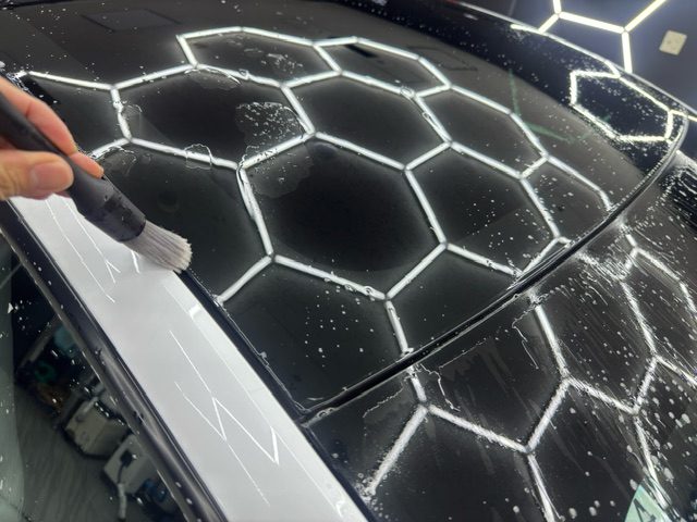 テスラモデル3 洗車ブラシ 隙間洗浄