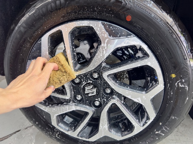 スズキ フロンクス ホイール 洗車