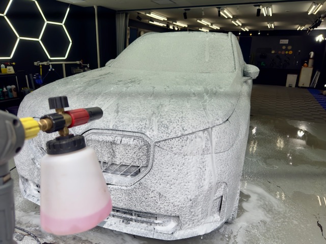 BMW X3 中性シャンプー フォームガン 泡ムートン洗車 横浜