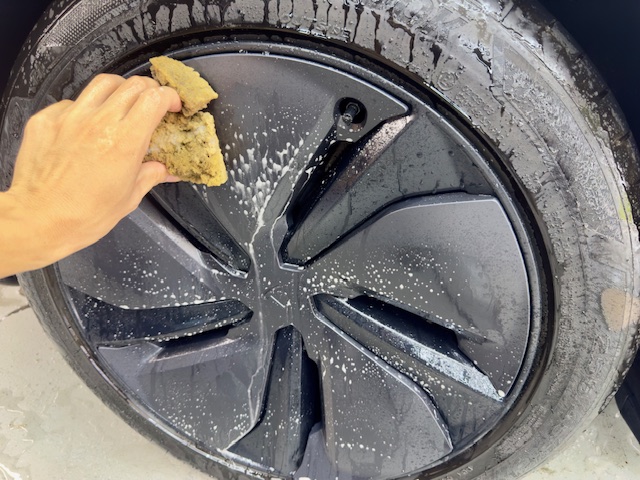 テスラ モデルY ホイール 洗車 横浜
