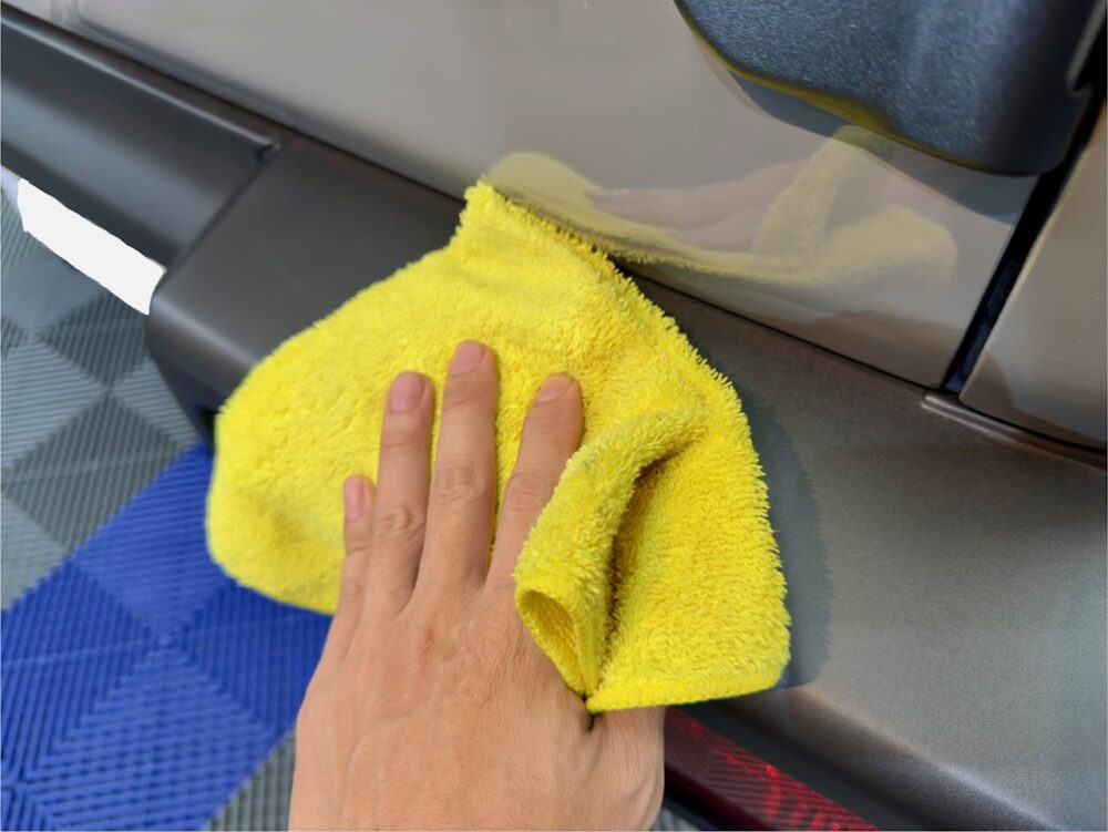 ジムニーシエラ 樹脂パーツ シミ除去 酸性溶剤