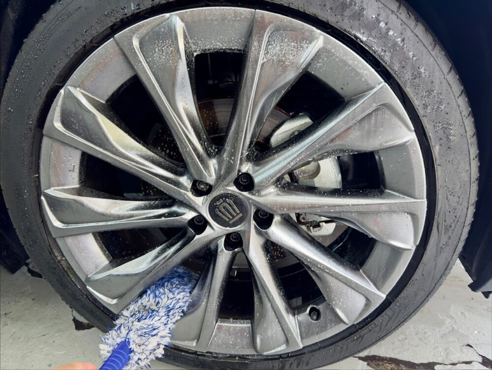 クラウンクロスオーバー ホイール 洗車