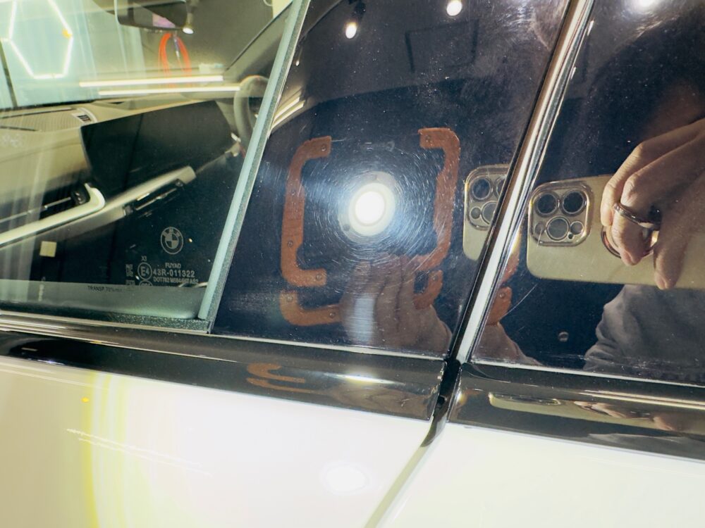 BMW X2 ピラー 薄傷 洗車傷