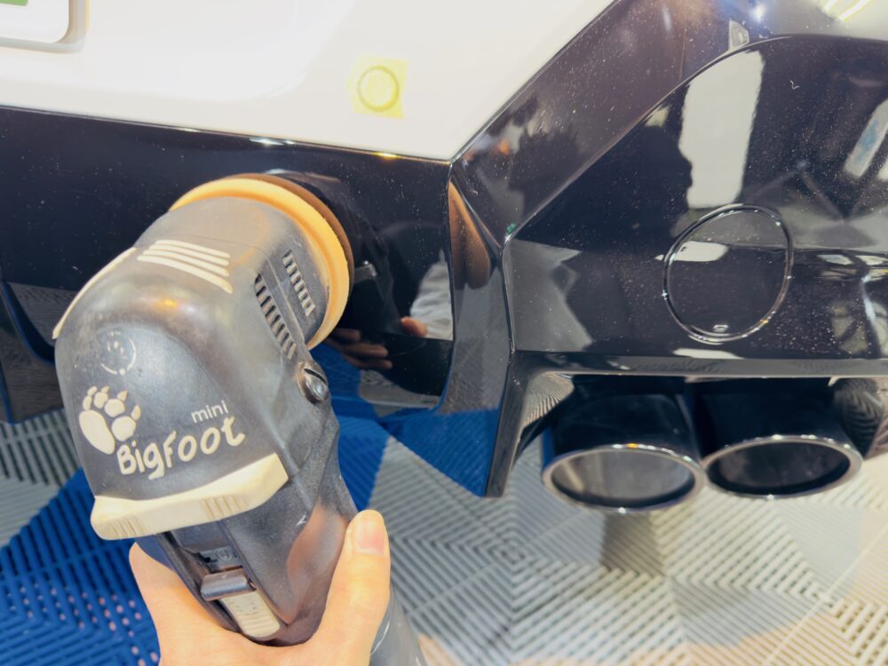 BMW X2 磨き作業 ルぺス