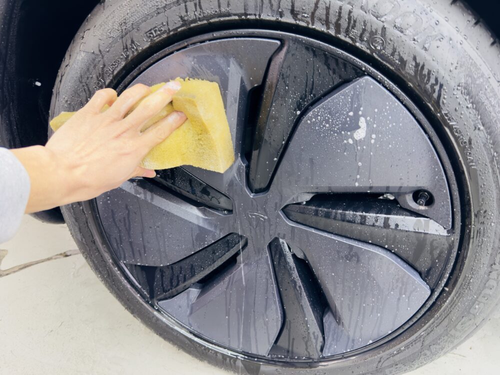テスラモデルY ホイール 洗車