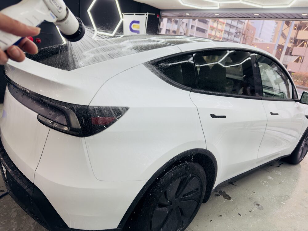テスラモデルY 純水手洗い洗車 すすぎ 横浜