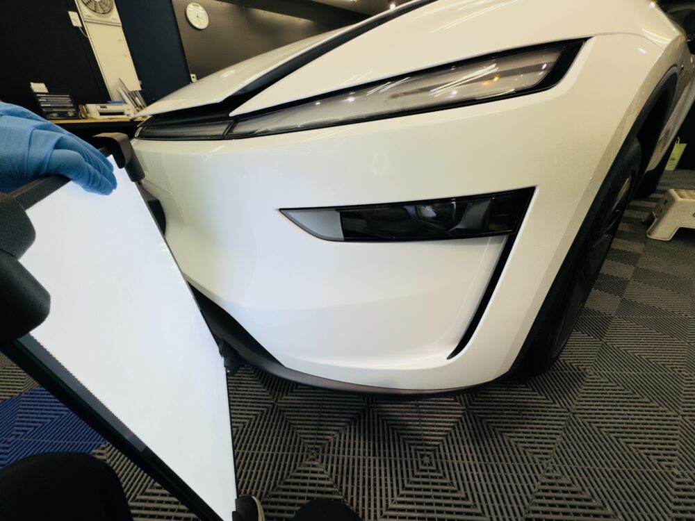 テスラモデルY ディスカバリーライト ムラ 拭き残し 確認