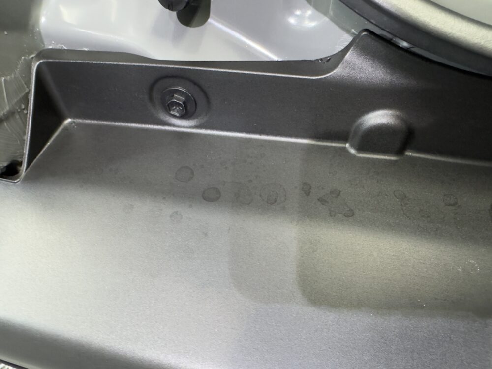 スズキ ジムニー バンパー上 シミ